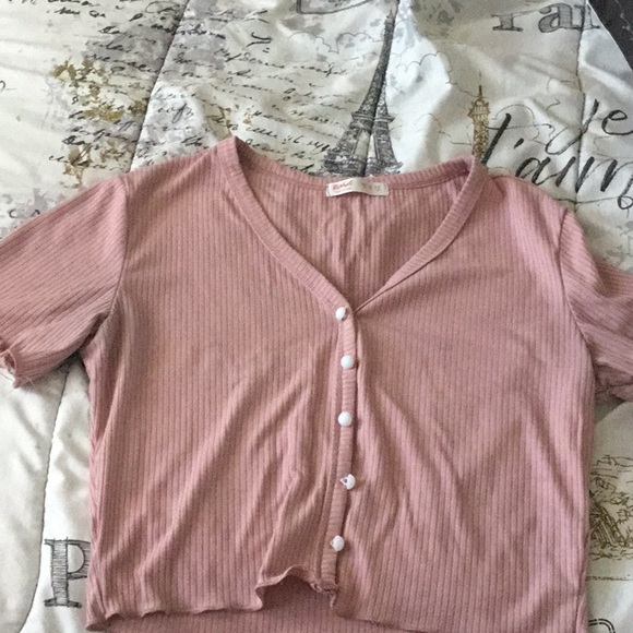 ROMWE Tops - Cute light pink Croptop!